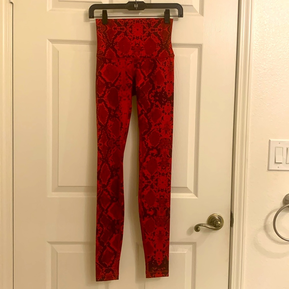 New Lululemon Wunder Under Pants III Red pattern leggings in size 4